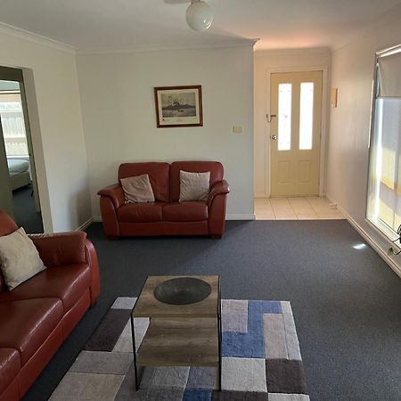 Melton Motor Inn And Apartments Bagian luar foto