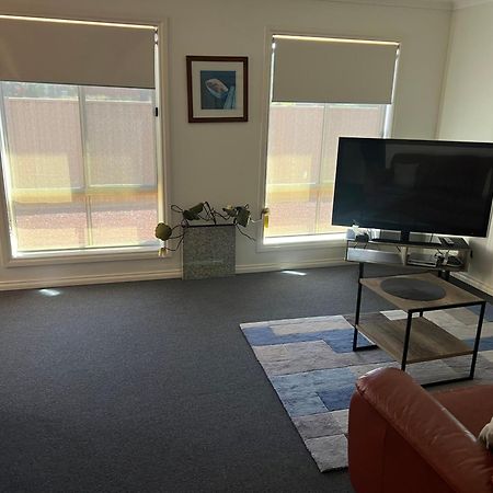 Melton Motor Inn And Apartments Bagian luar foto