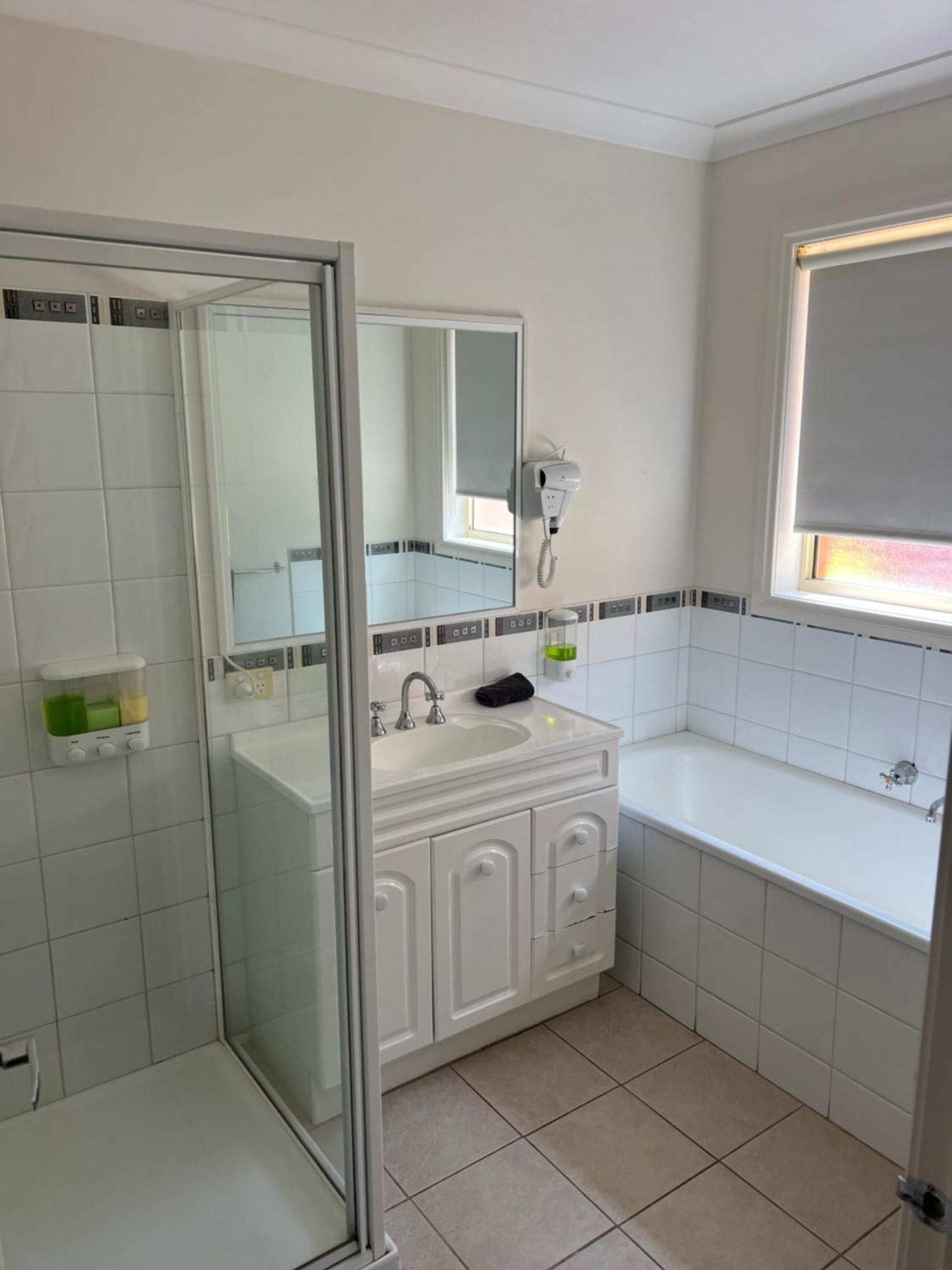Melton Motor Inn And Apartments Bagian luar foto