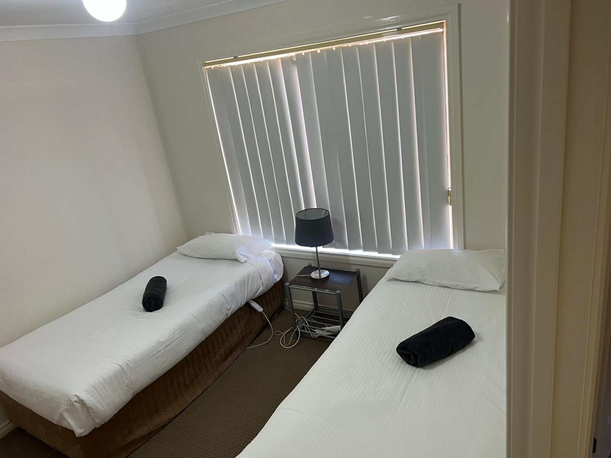 Melton Motor Inn And Apartments Bagian luar foto