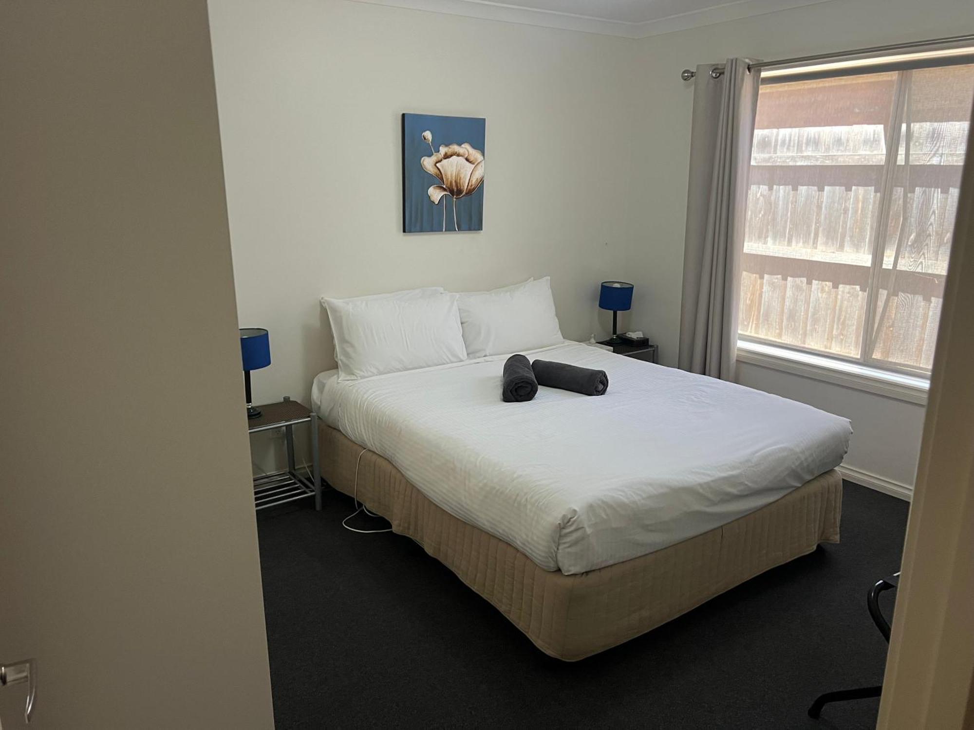 Melton Motor Inn And Apartments Bagian luar foto