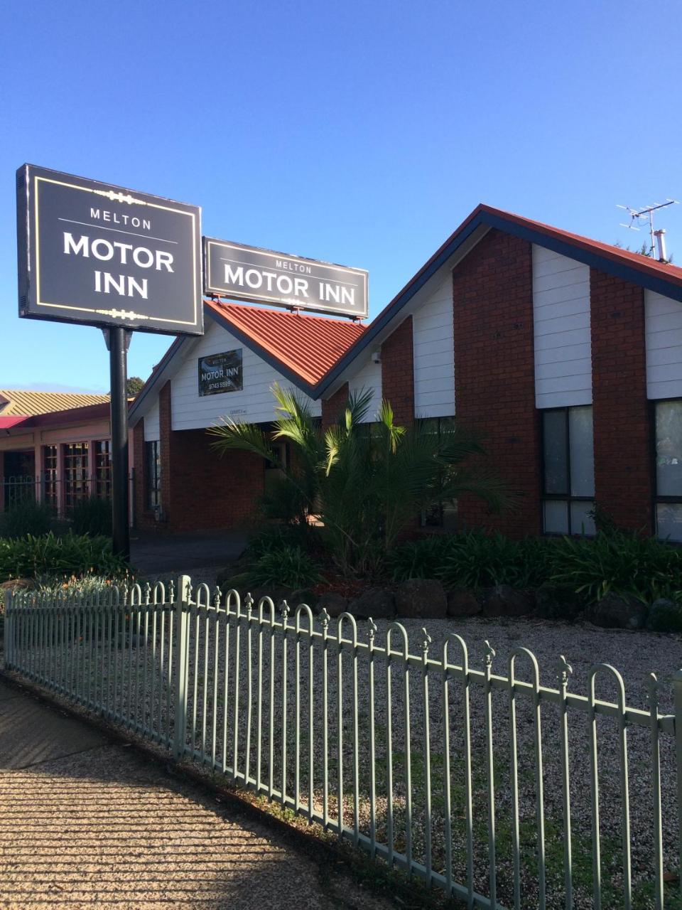 Melton Motor Inn And Apartments Bagian luar foto