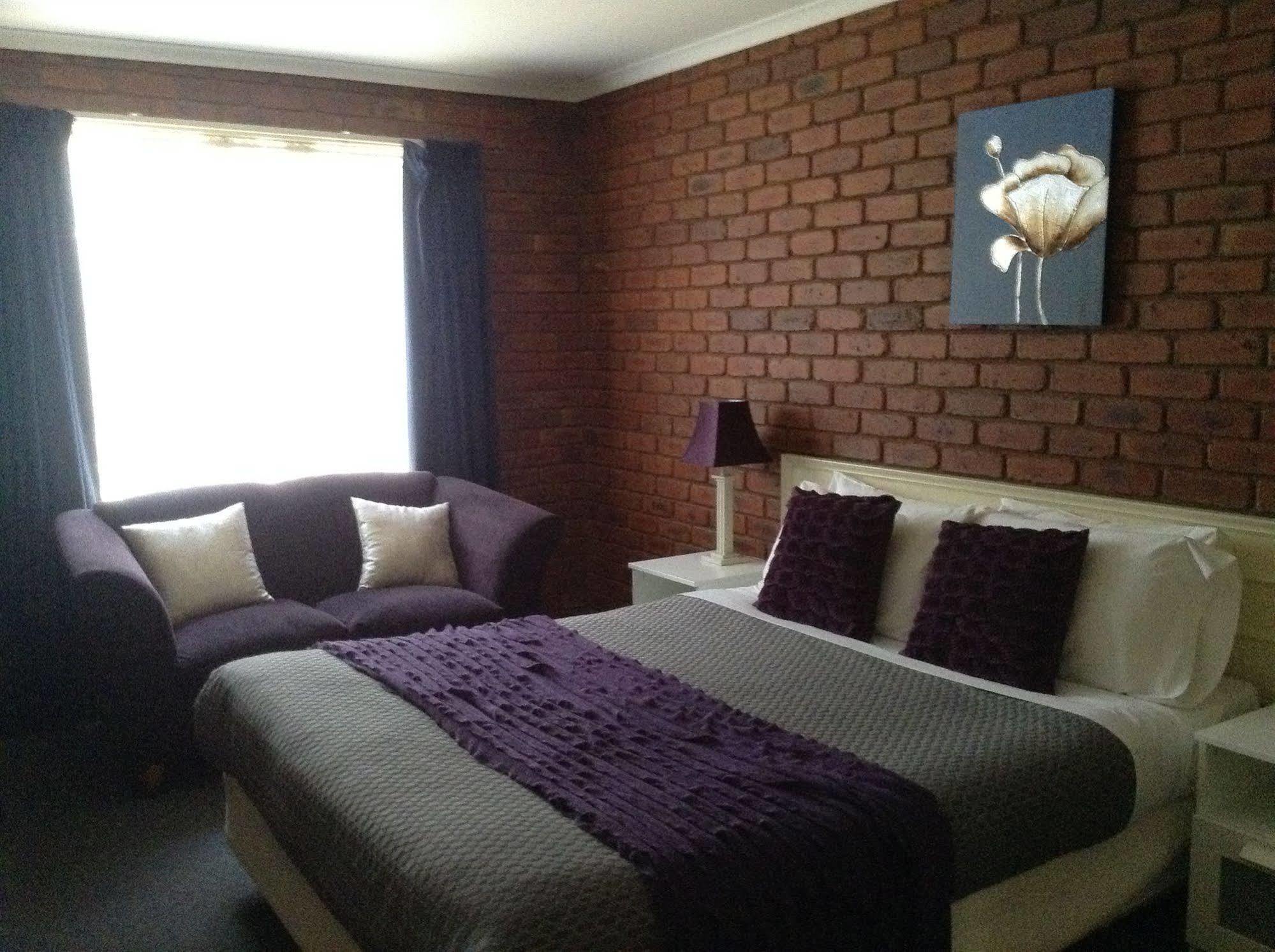Melton Motor Inn And Apartments Bagian luar foto