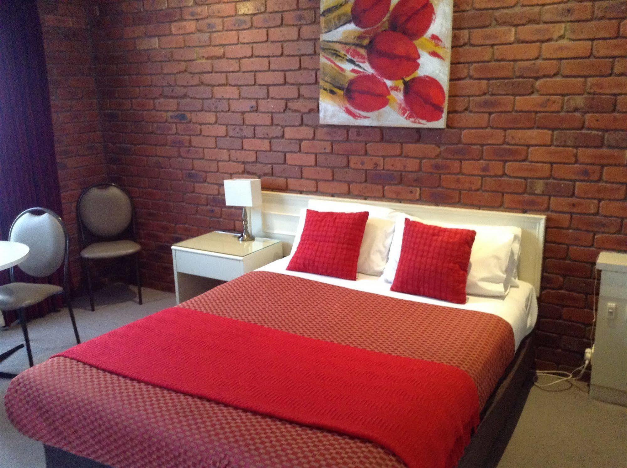 Melton Motor Inn And Apartments Bagian luar foto