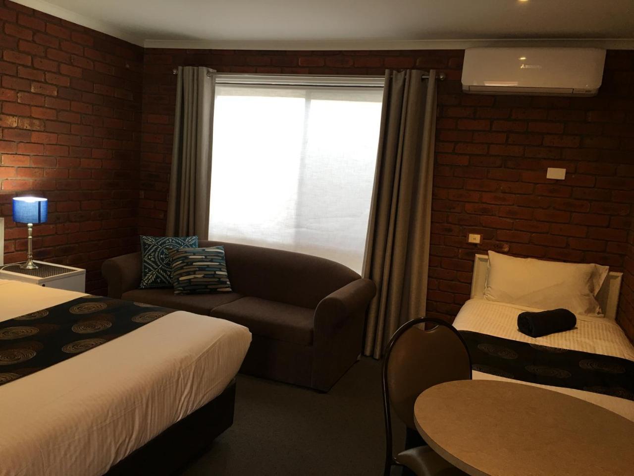 Melton Motor Inn And Apartments Bagian luar foto