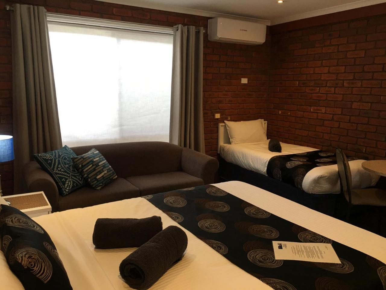 Melton Motor Inn And Apartments Bagian luar foto